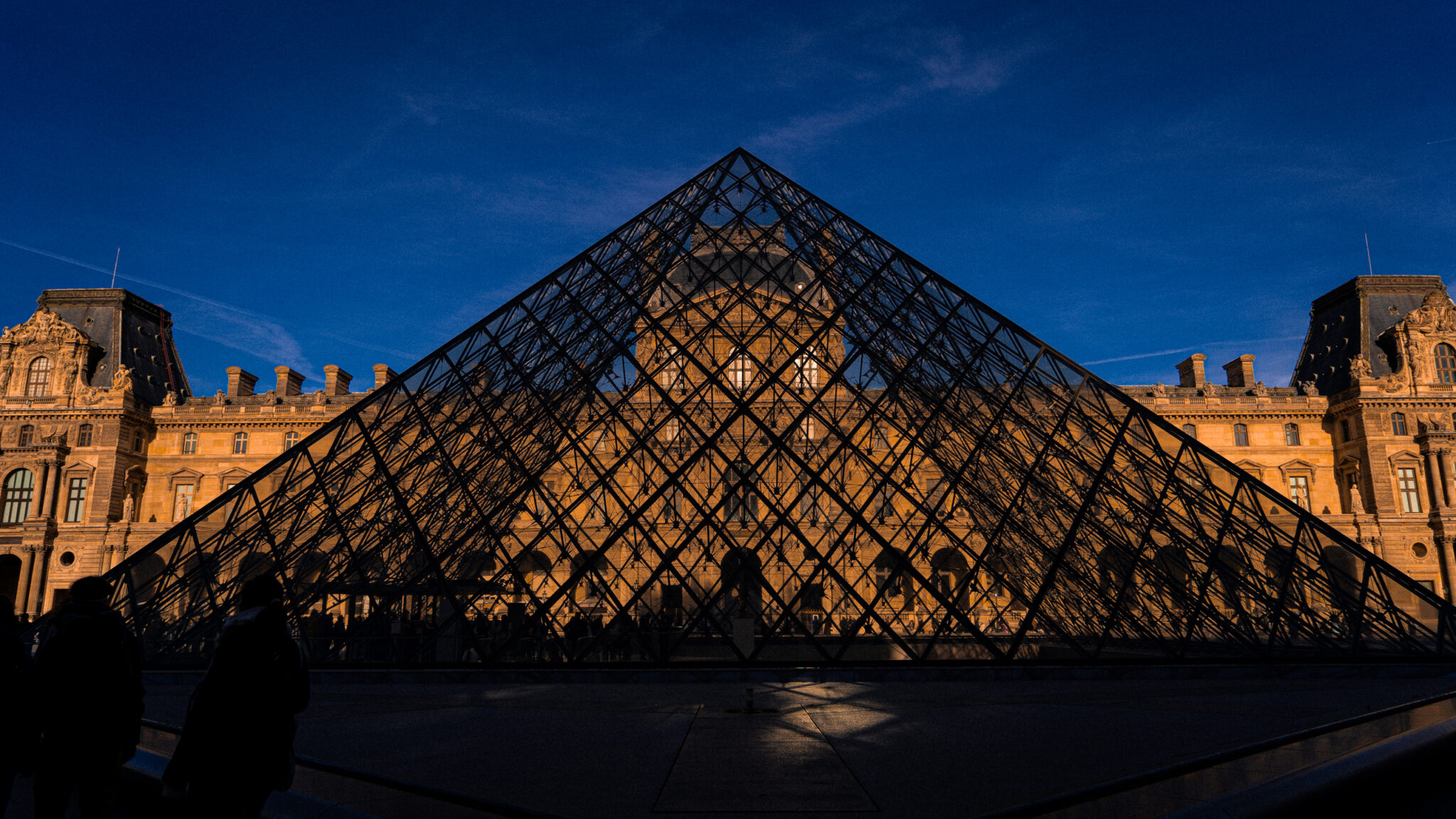 Foto van het Louvre in Parijs gemaakt door Yoeri Bouman eigenaar van YouRePlay